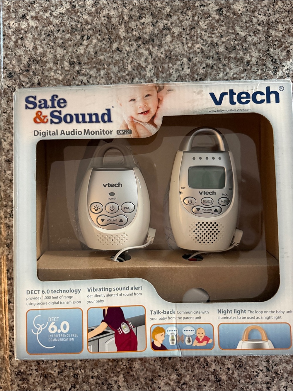 VTech Safe & Sound Digital Audio Monitor DM221 in White